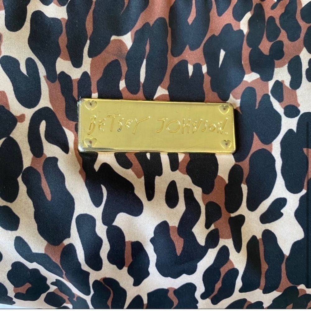 Betsey Johnson Half Moon Shoulder Bag Brown OS - Picture 3 of 9